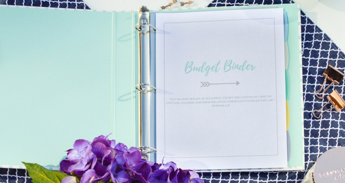 Looking for ways to organize your finances for 2017? This budget binder will more than fit the bill with 13 free printables just for you! Pop on over and grab yours!