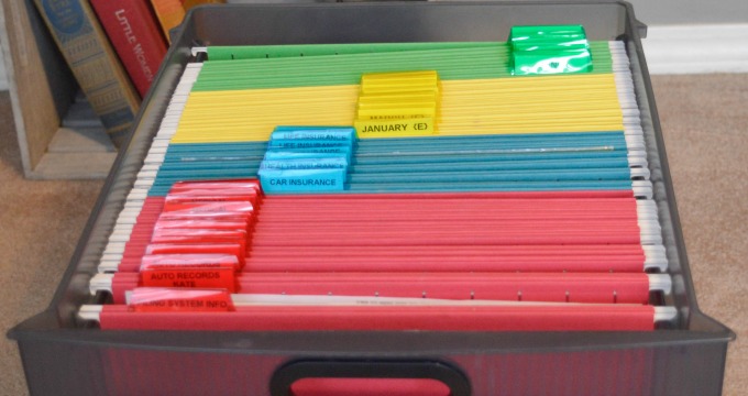 Are you struggling to get the paper clutter under control in your home? Creating an organized filing system is the best way to tame the paper clutter once and for all!